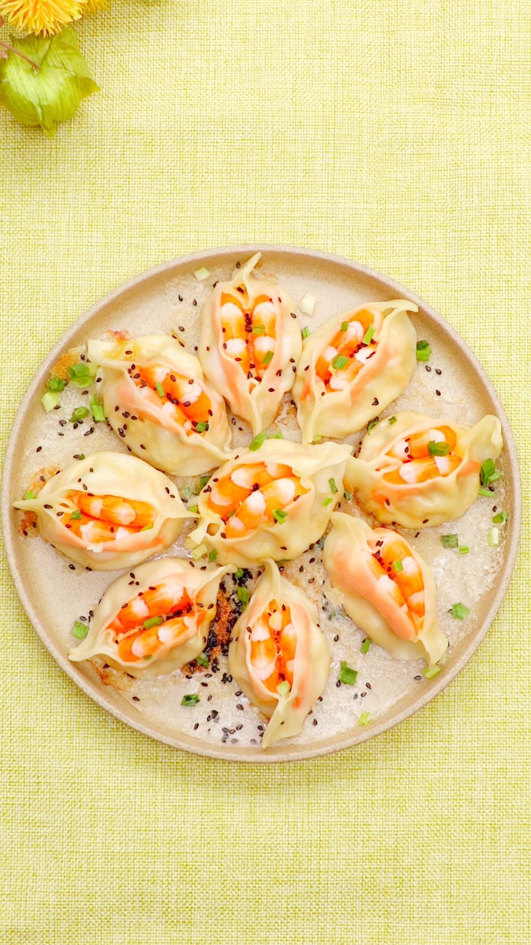 虾仁开口笑煎饺的做法