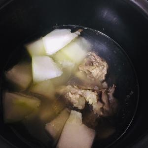 筒子骨冬瓜汤的做法 步骤4