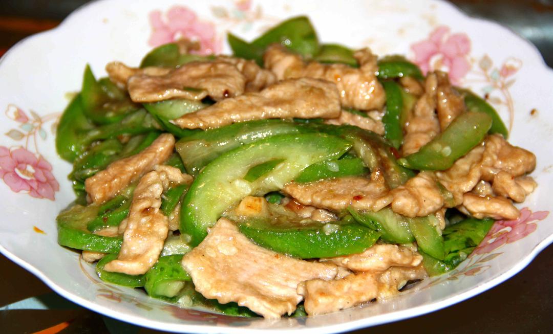 丝瓜炒肉片