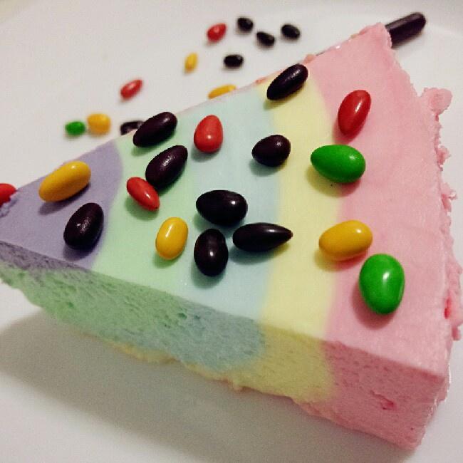 彩虹巧克力豆慕斯蛋糕的做法