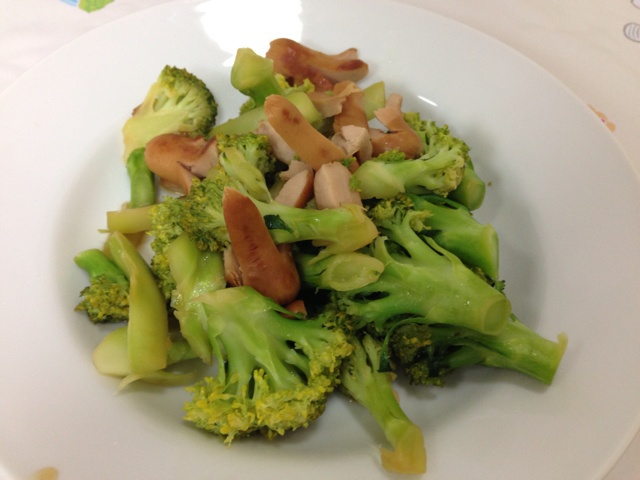 蒜香西兰花炒脆皮肠