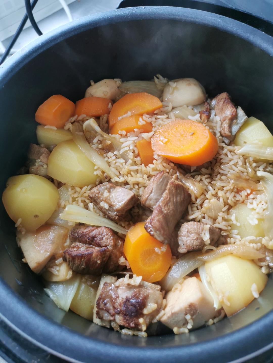 芋头排骨焖饭—有饭有肉有菜一人食