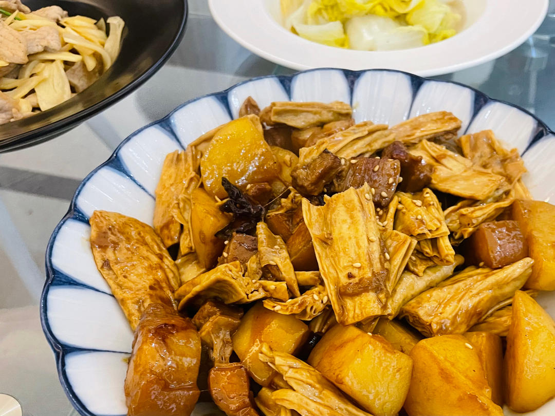红烧肉炖土豆