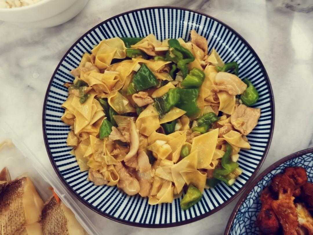 尖椒干豆腐不要直接炒，大厨教你技巧，鲜香滑嫩味道好，太香了