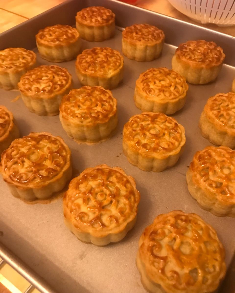 广式月饼——蛋黄莲蓉月饼