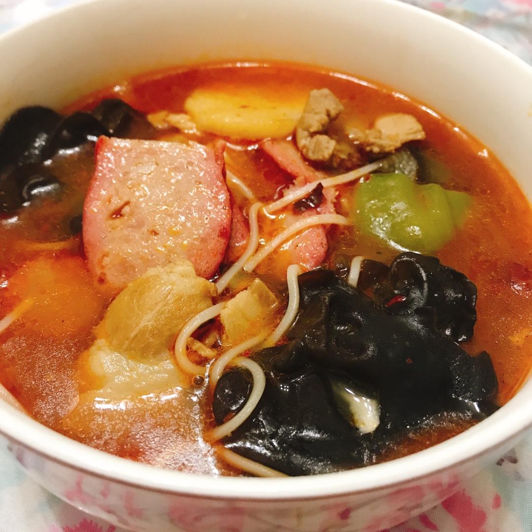 用火锅底料煮的超级好吃的面😂（与厨艺无关）