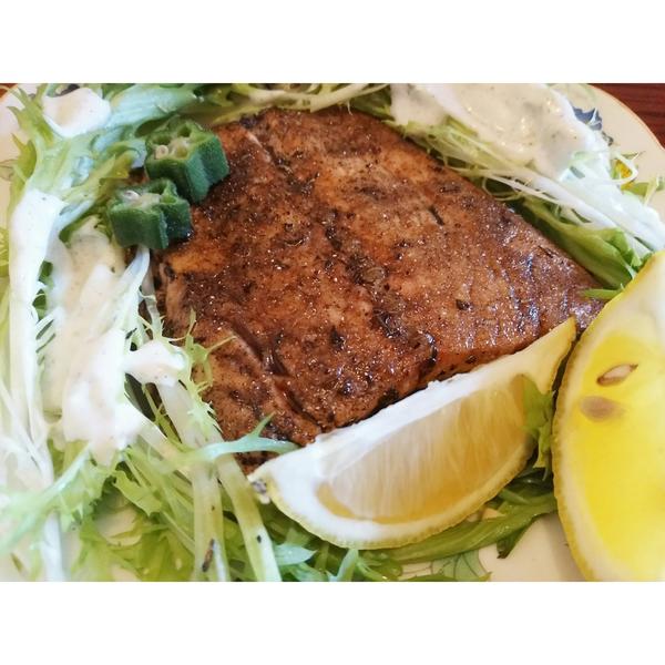 西式三文鱼配蔬菜莎拉 Salmon Steak