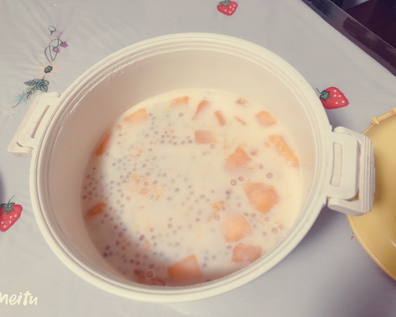 芒果芋圆椰汁西米露的做法