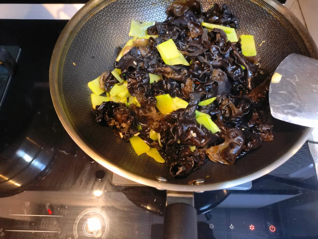 清炒莴笋炒木耳