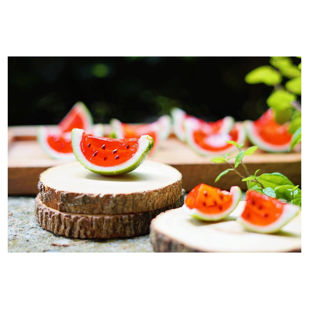 装作是颗西瓜🍉的草莓果冻
