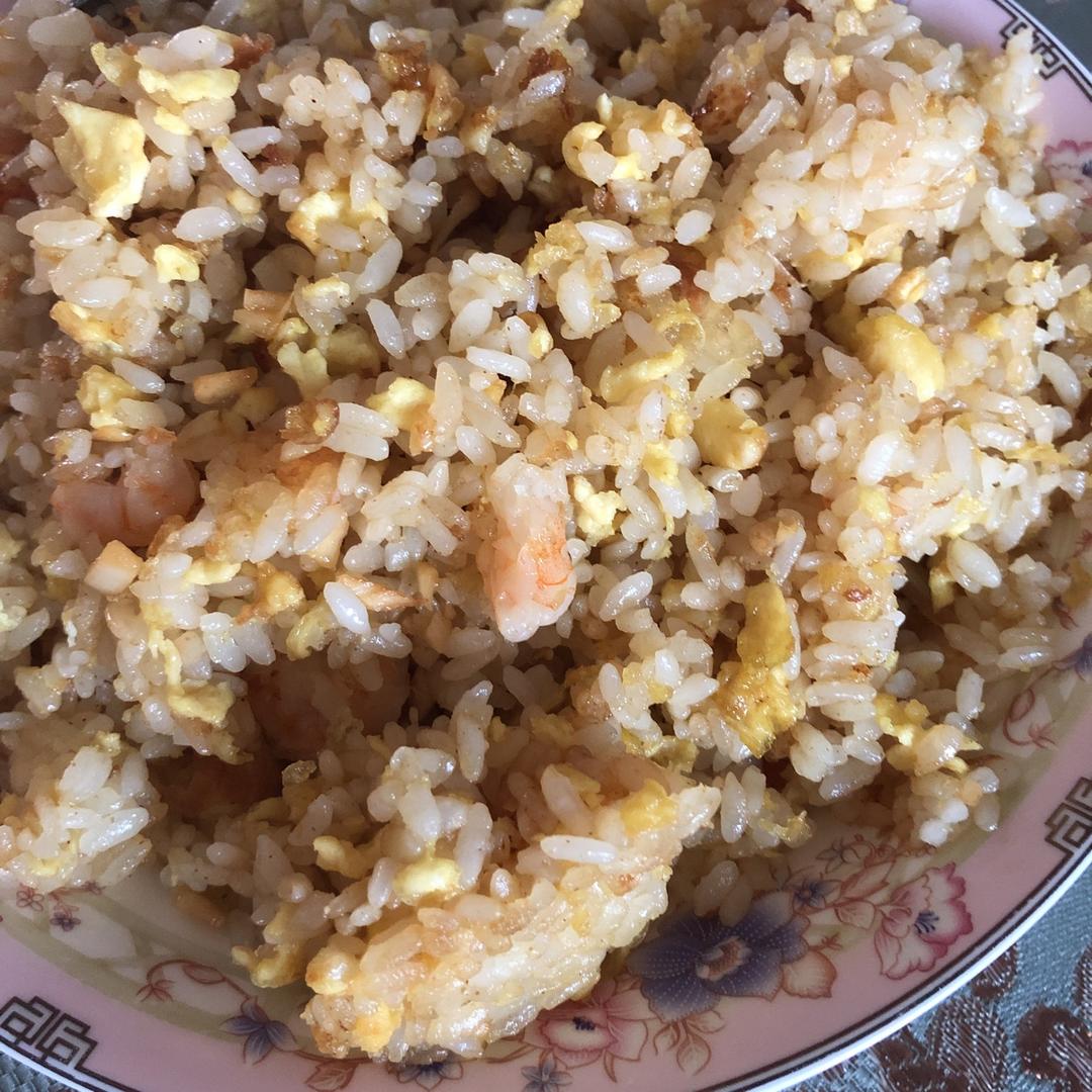 蒜香虾仁炒饭