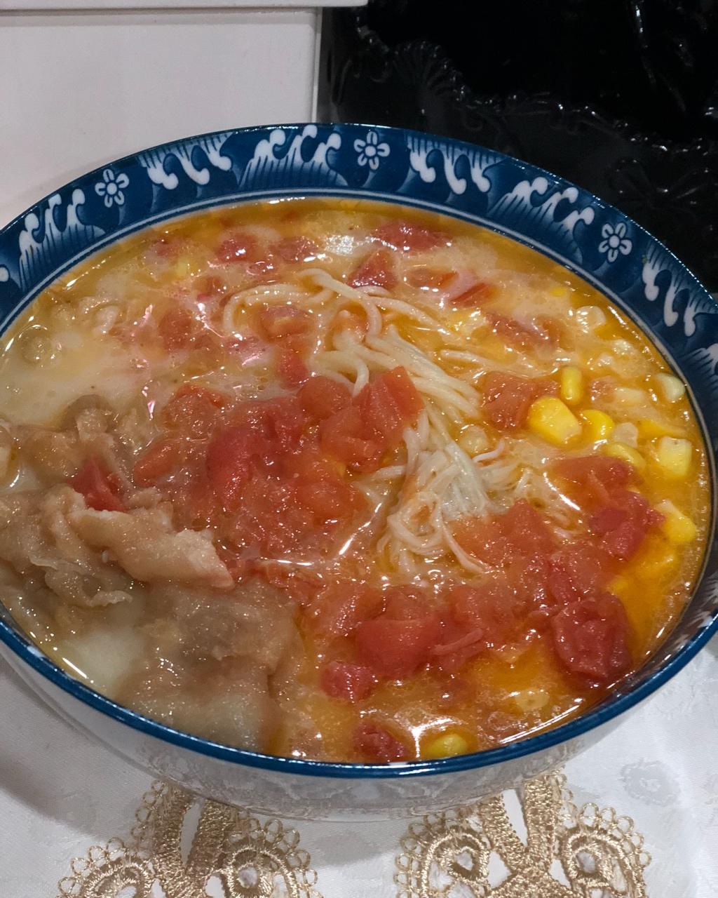 金针菇肥牛番茄锅