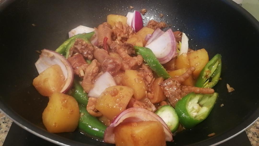 新疆沙湾大盘鸡