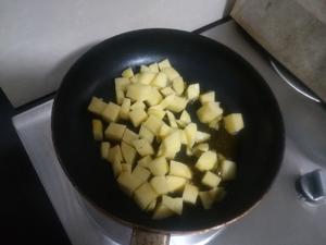 腐乳土豆的做法 步骤3