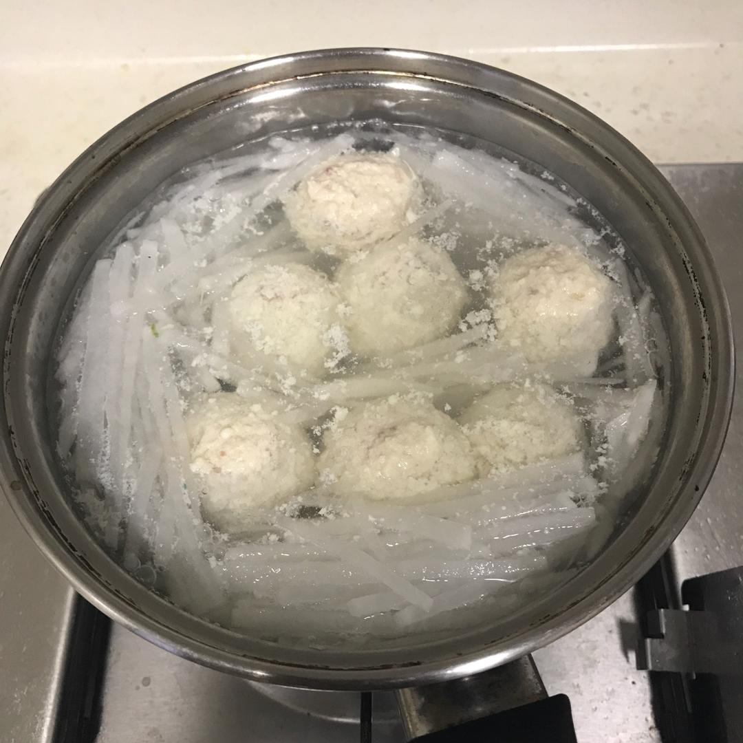 【10分钟系列】白萝卜豆腐圆子汤