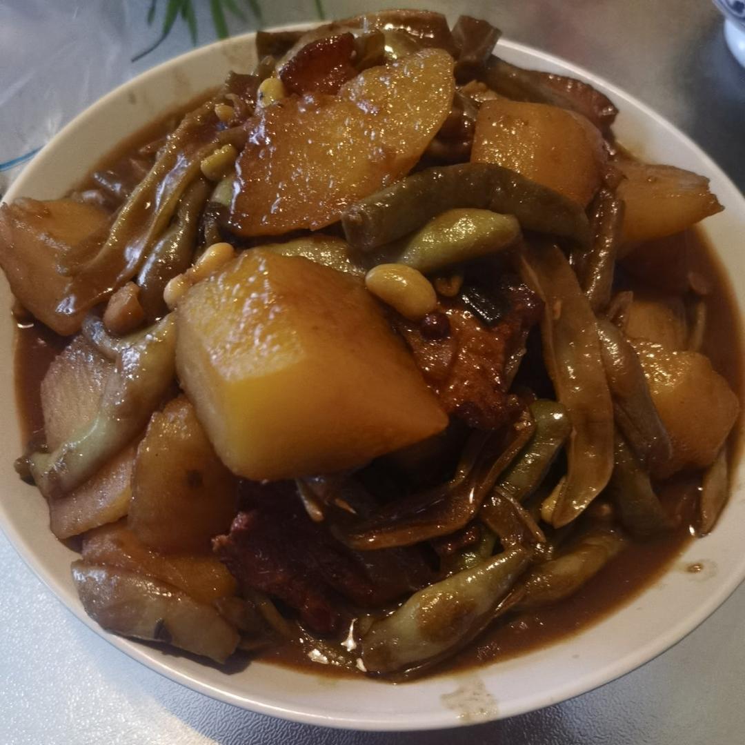 绝对正宗的东北土豆豆角炖五花肉