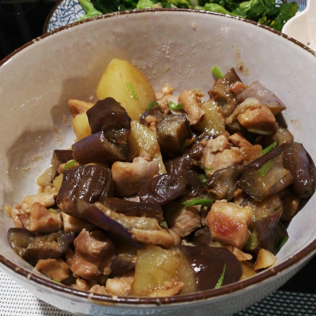 鸡腿炖茄子土豆