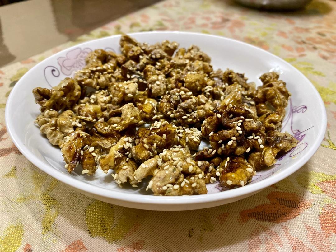 不用油炸就可以做出好吃的琥珀核桃仁