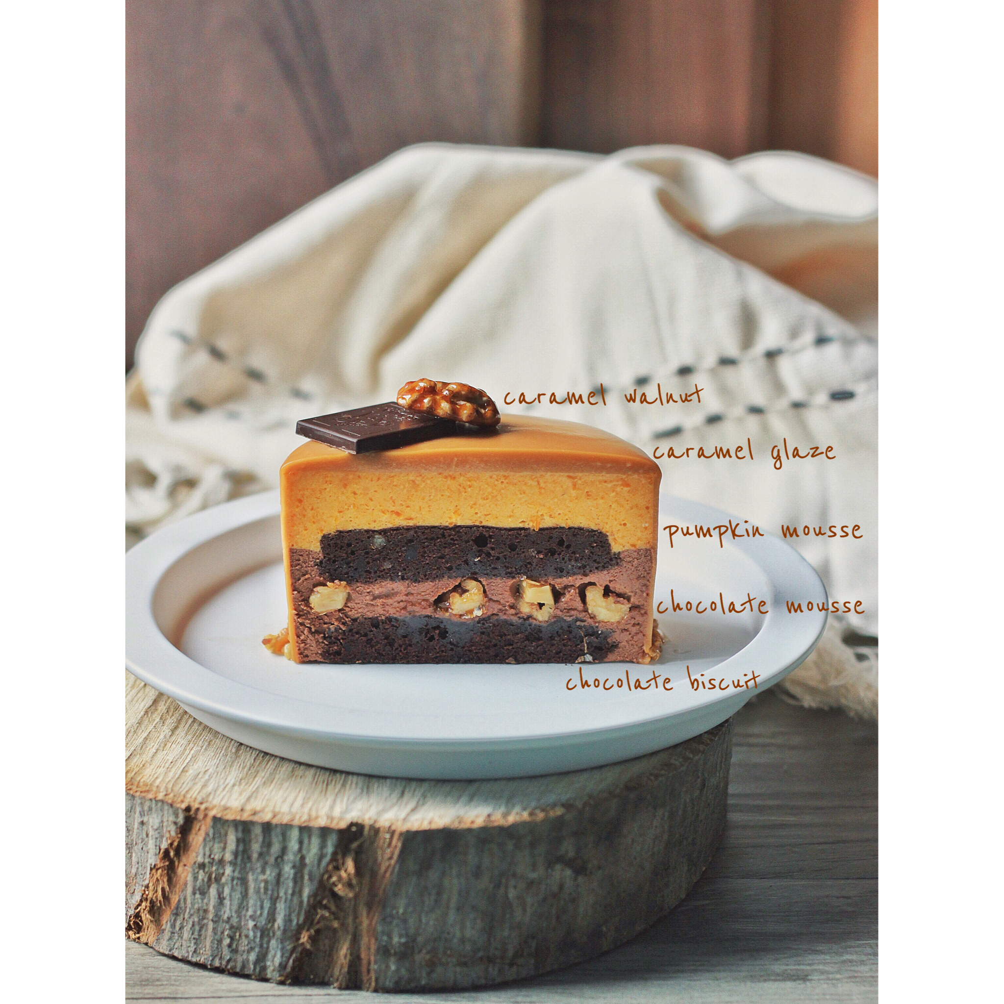 南瓜巧克力慕斯配焦糖淋面