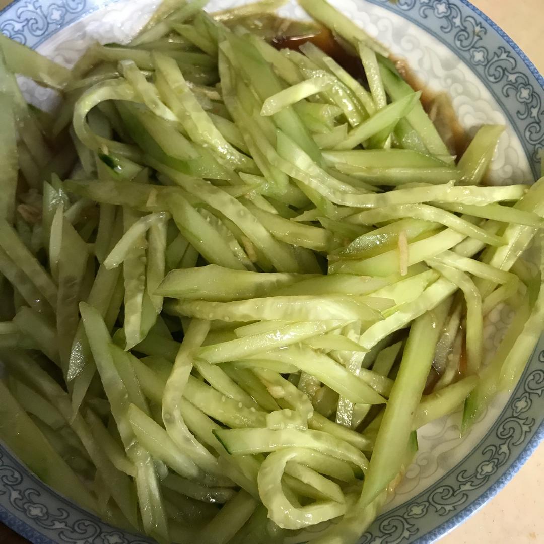 凉拌黄瓜丝