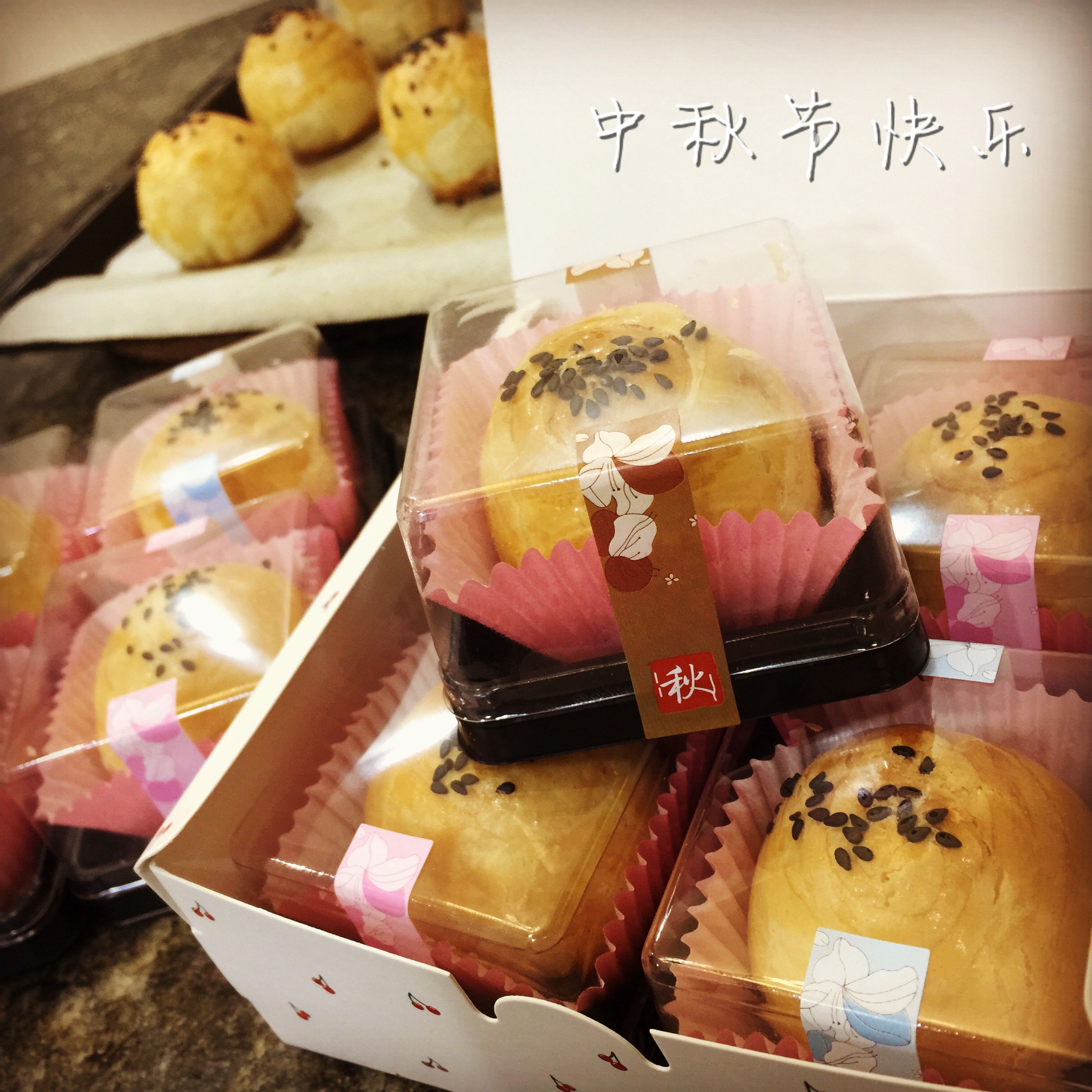 萌得掉渣渣的蛋黄酥