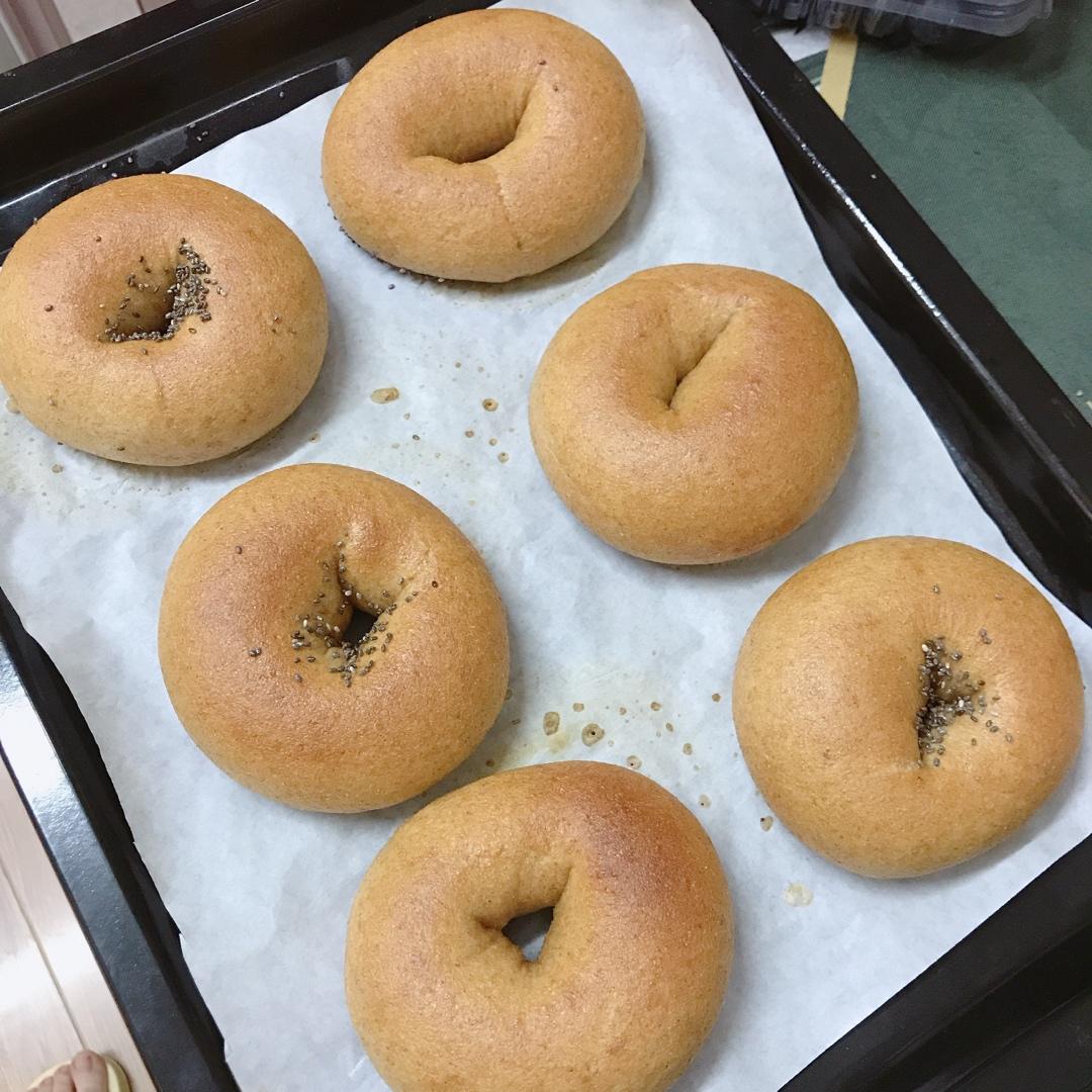 无油低糖减肥必备主食100%全麦贝果（手揉超简单全麦贝果制作）