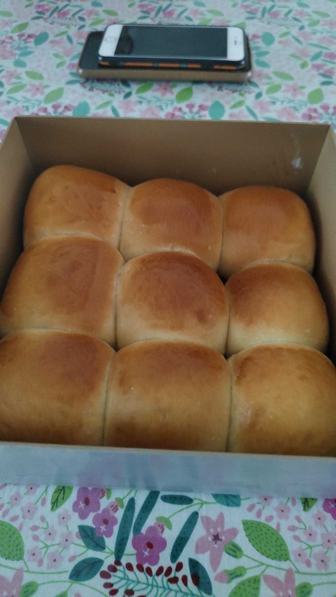 又香又软又拉丝，咬一口奶香十足！超治愈的淡奶油波兰种小餐包