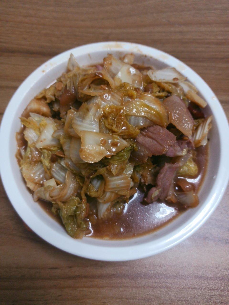 哆啦美艳做的白菜炒猪肉