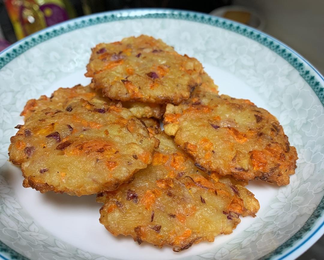 虽然油煎😋但是还是很健康的儿童早餐“胡萝卜🥕洋葱洋芋小饼”