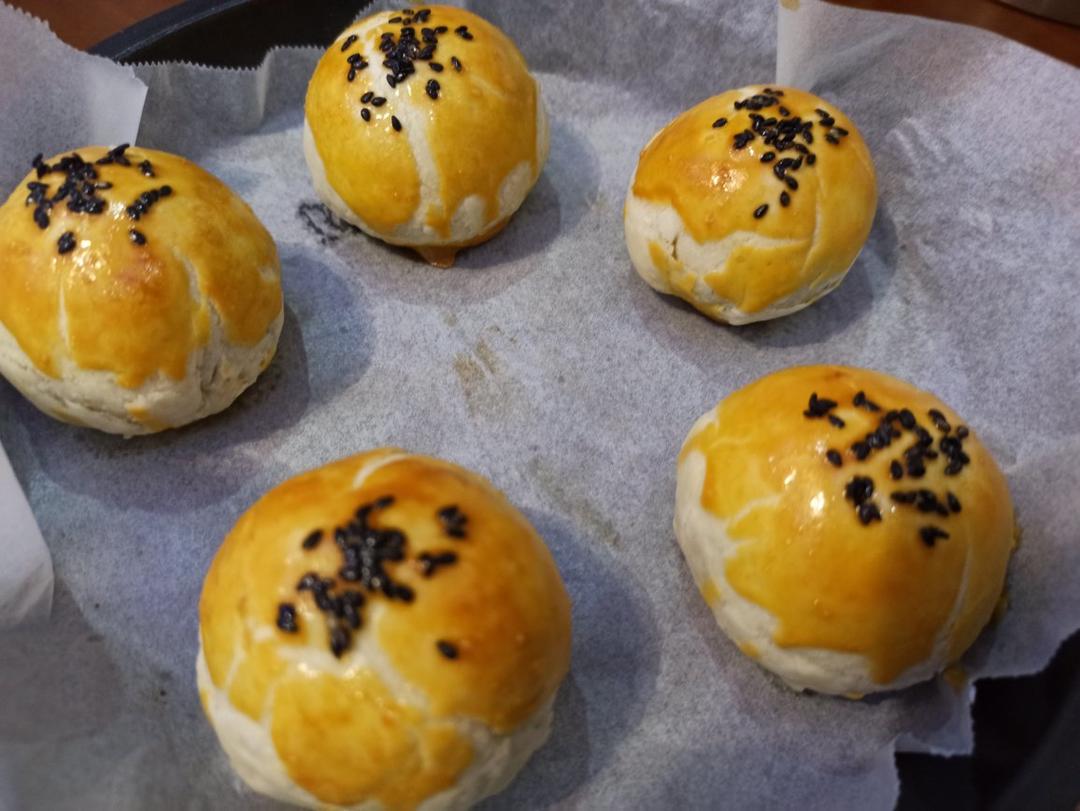酥到掉渣的美味蛋黄酥