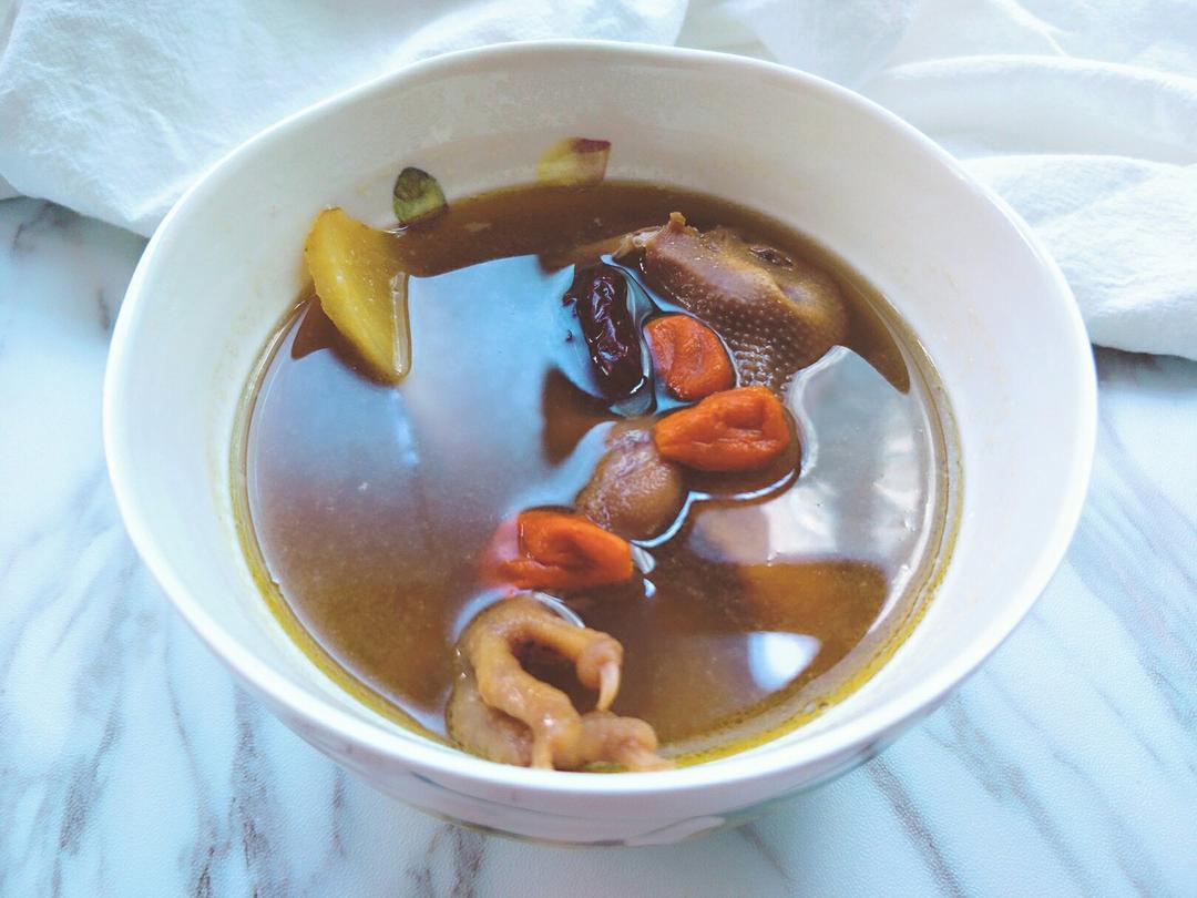 枣杞乳鸽汤