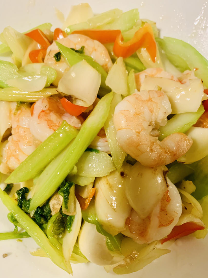 西芹虾仁腰果炒百合