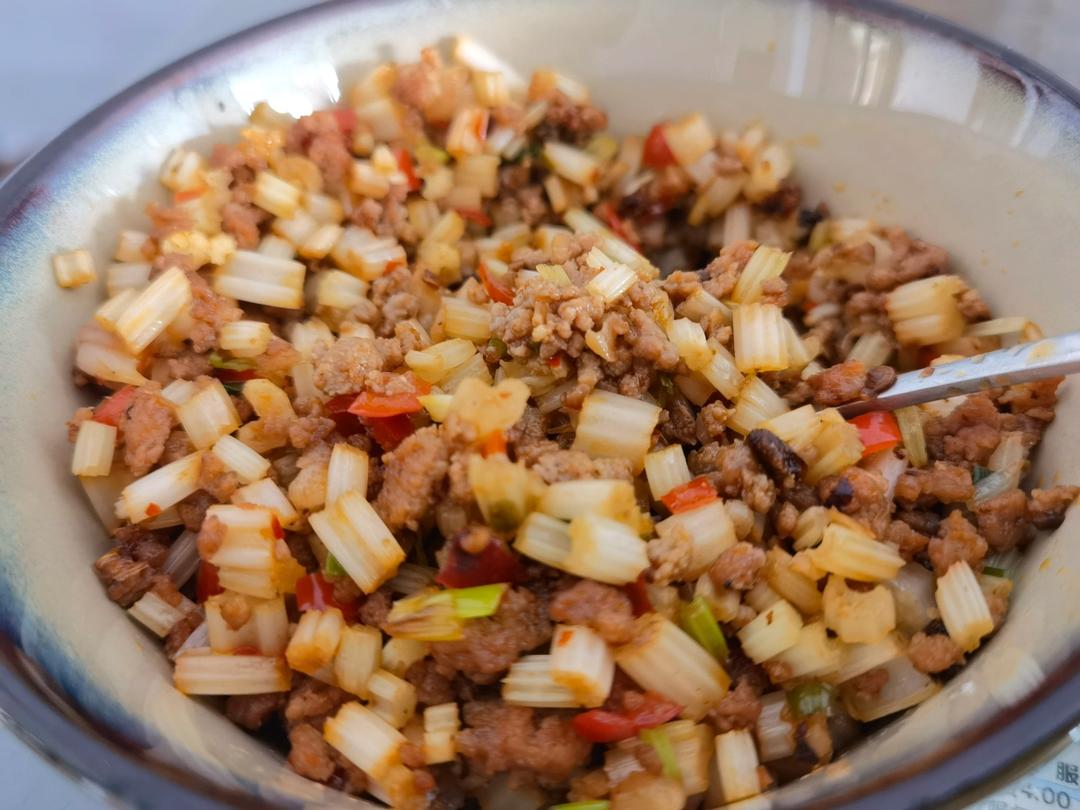 厨师长教你：“芹菜炒肉末”的家常做法，味道很赞，非常下饭