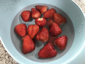 健康的草莓酱，消灭草莓的好办法的做法 步骤1