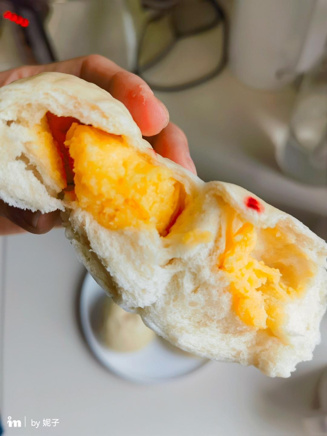 松软香甜的奶黄包，很快就可以搞定。