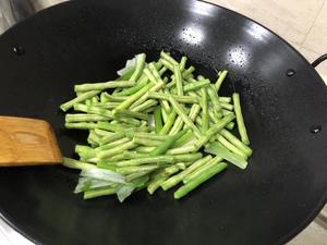 东北家常菜 豆角土豆炖排骨的做法 步骤3