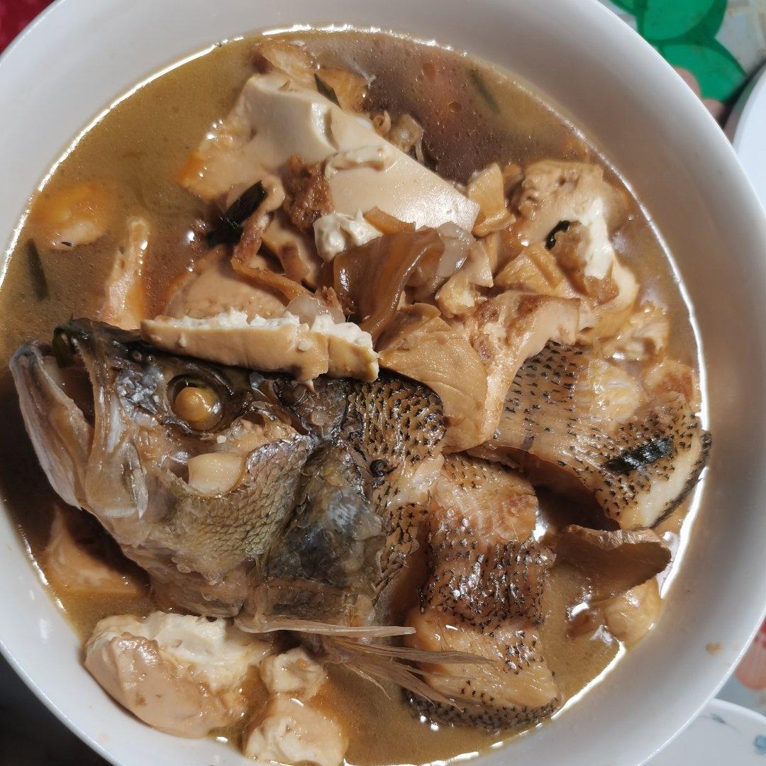 鲈鱼豆腐煲