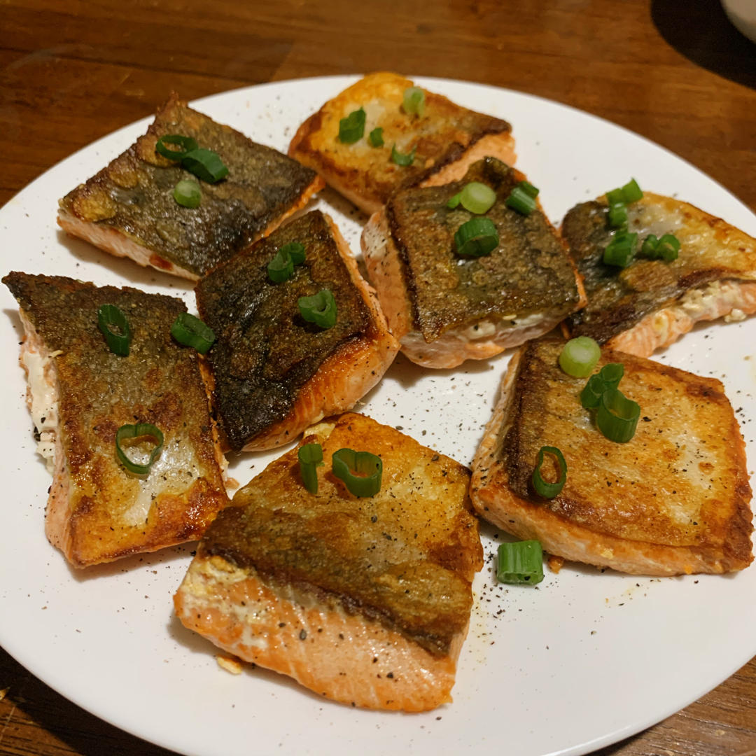 脆皮嫩肉——极致煎三文鱼