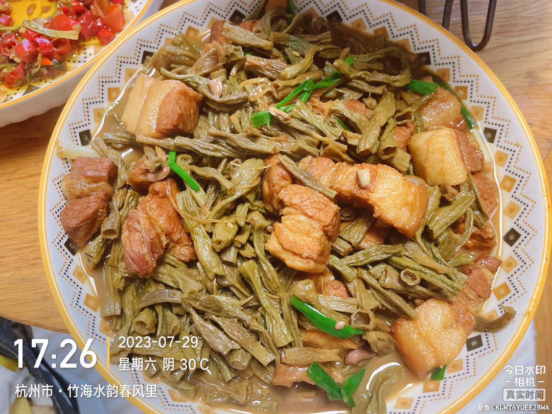 这个干豆角烧五花肉，真的太太太费米饭了🤣