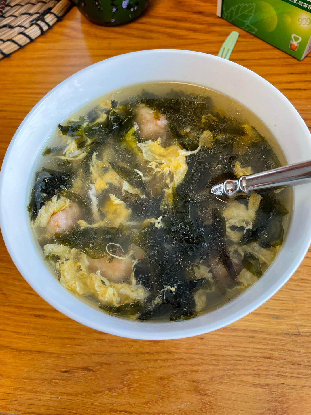 虾滑紫菜虾皮蛋花汤