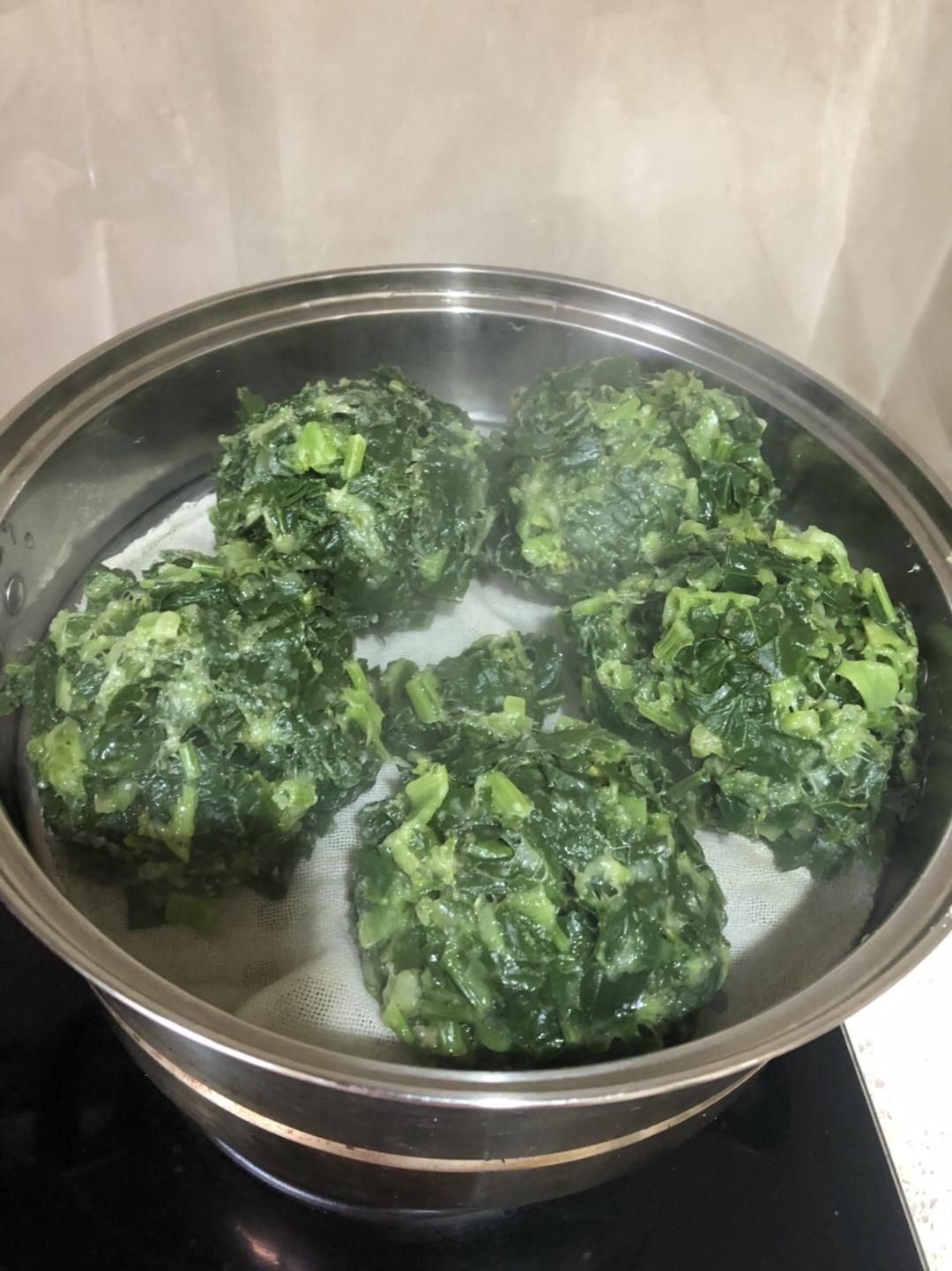 2人做过这道菜迪与潆的妈特别喜欢吃菠菜,又怕胖,就做了这种菠菜馍