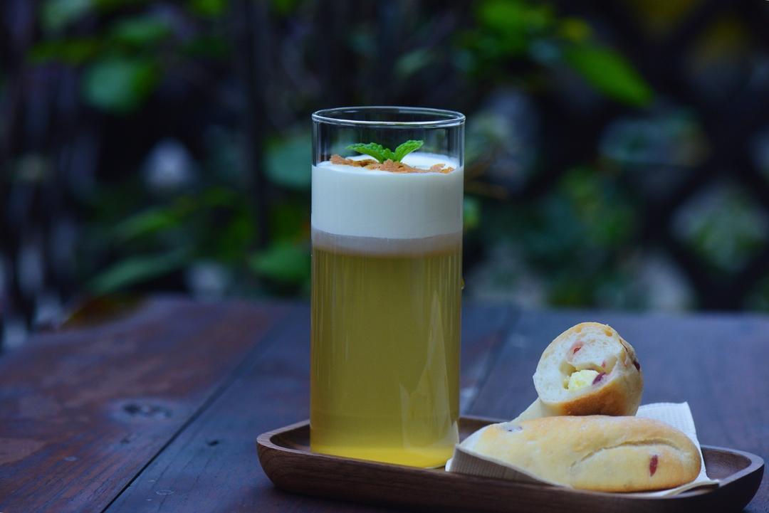 又允做的白桃乌龙芝士奶盖茶