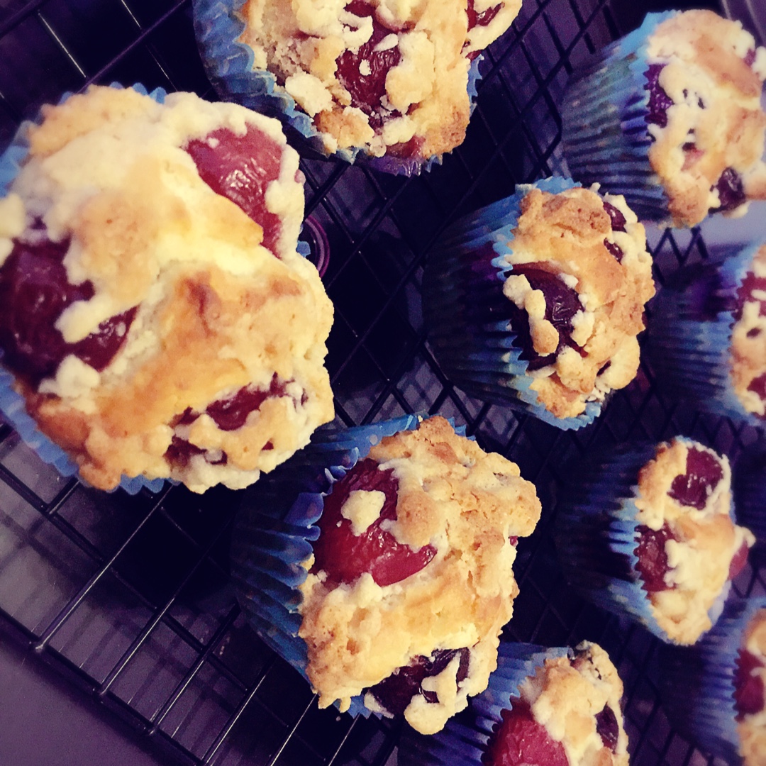 樱桃杏仁酥纸杯蛋糕 Cherry Cupcakes