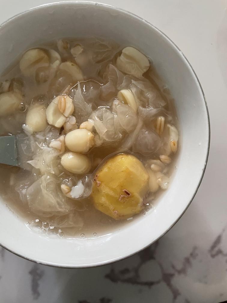 银耳栗子糖水