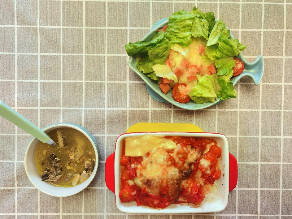 茶餐厅必选之一：番茄猪扒焗饭