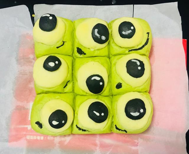 天然色粉做超可爱🤩大眼仔造型🍵抹茶红豆挤挤面包🍵的做法