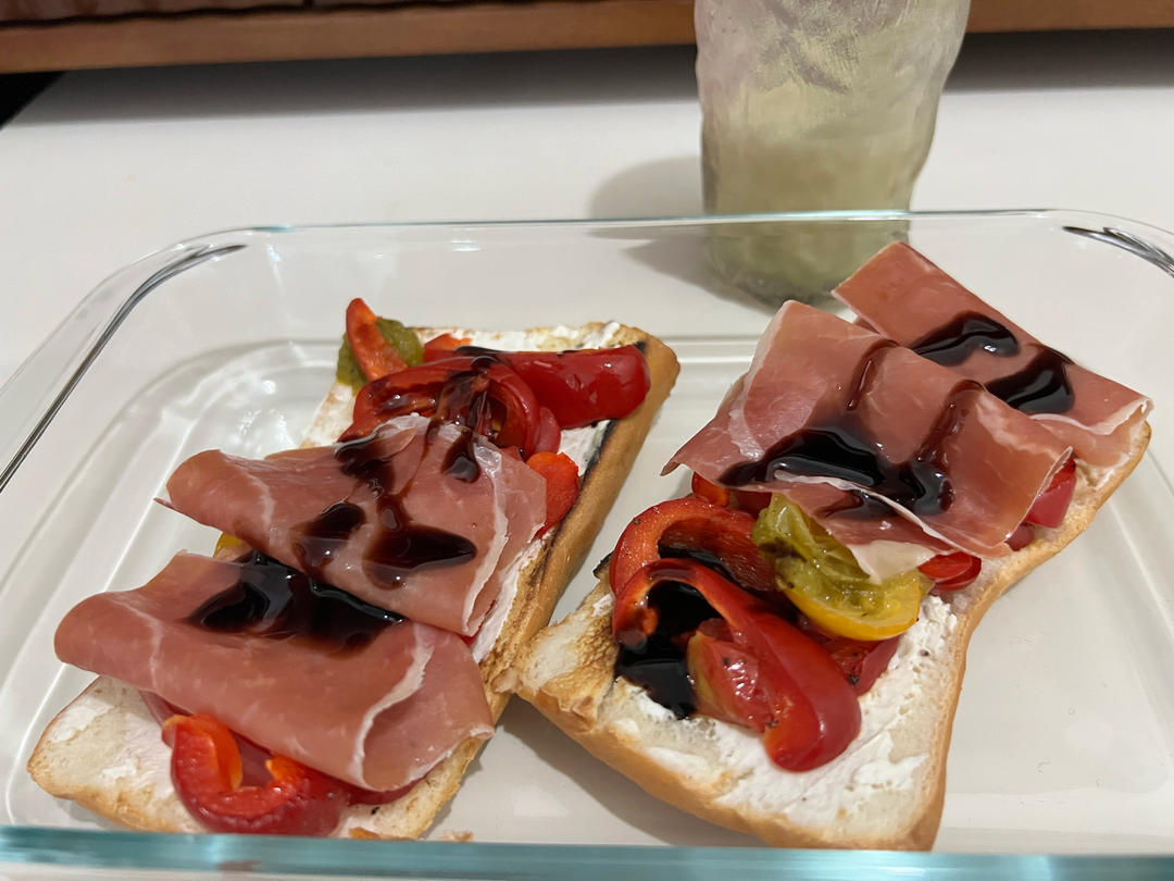 早餐 彩椒番茄火腿恰巴塔的做法