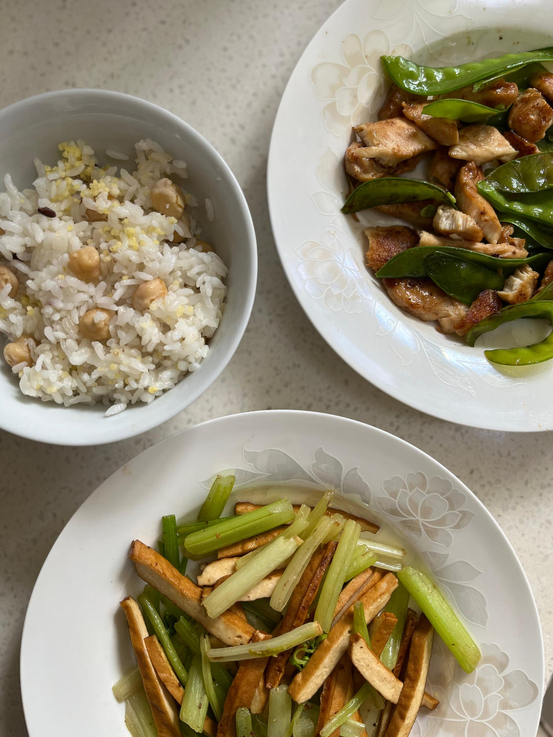 荷兰豆炒鸡丁+火龙果+无糖酸奶