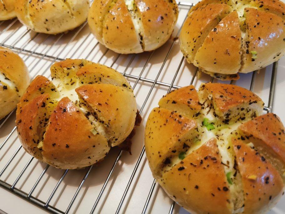 火爆韩国街头の奶油蒜香包~蒜香四溢邻家小孩馋哭了的面包