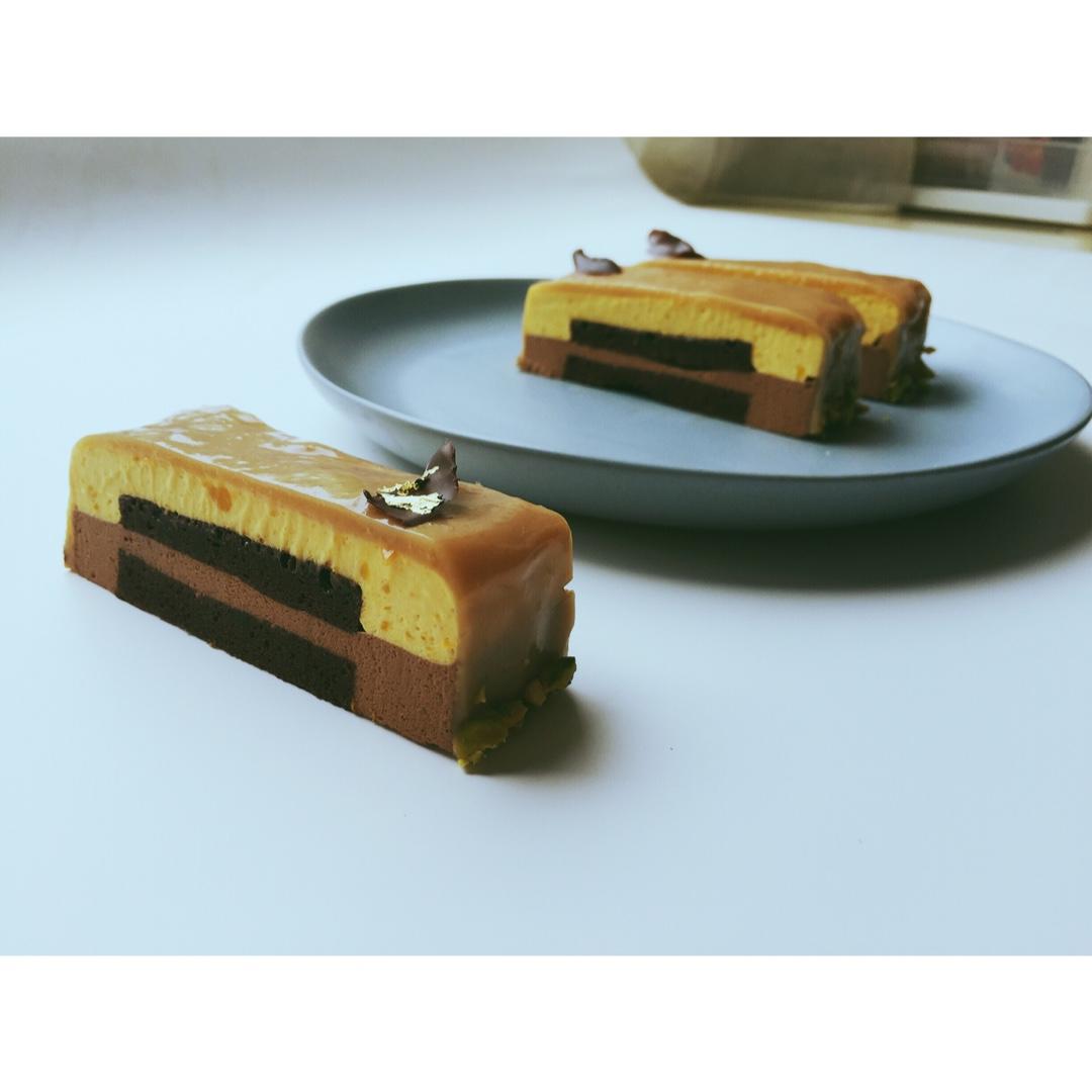 南瓜巧克力慕斯配焦糖淋面